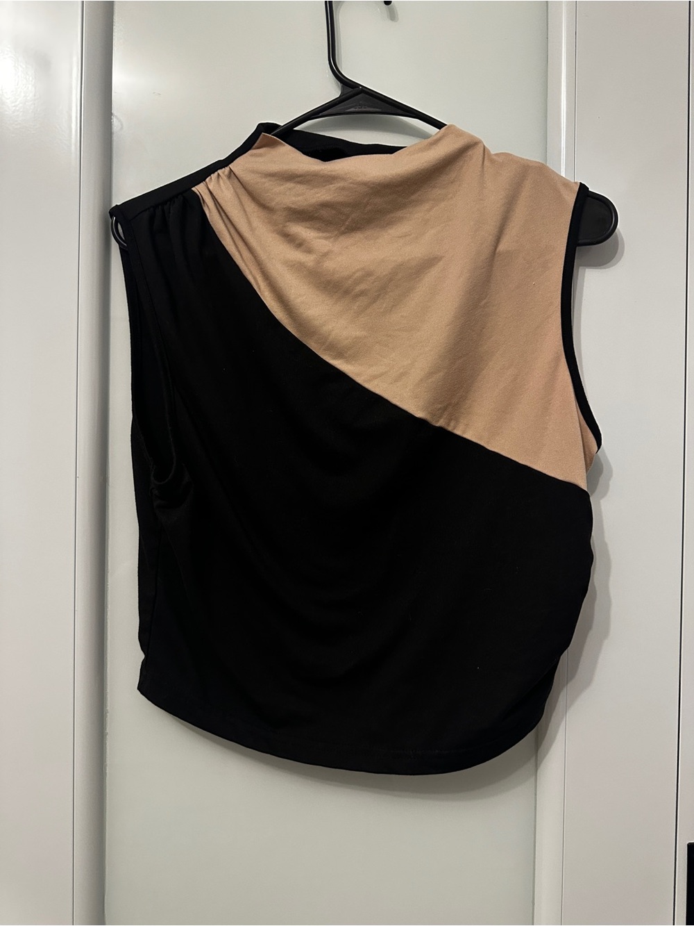 SHEIN Black & Beige Diagonal Colorblock Sleeveless Tank